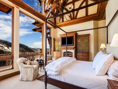Six Bedroom Luxury Sleeps 14 Guests Close to Downtown Aspen
